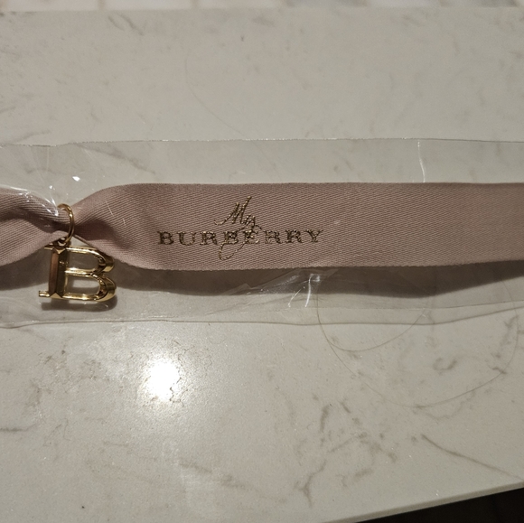 BURBERRY Ribbon New 🎀 - Picture 5 of 9